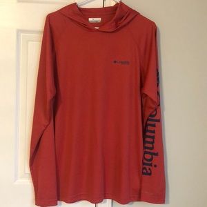 Men’s lightweight hoodie.